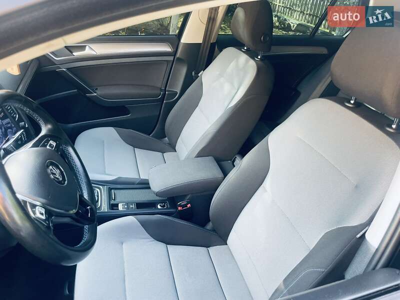 Хэтчбек Volkswagen e-Golf 2014 в Любомле фото 39 Хэтчбек Volkswagen e-Golf 2014 в Любомле