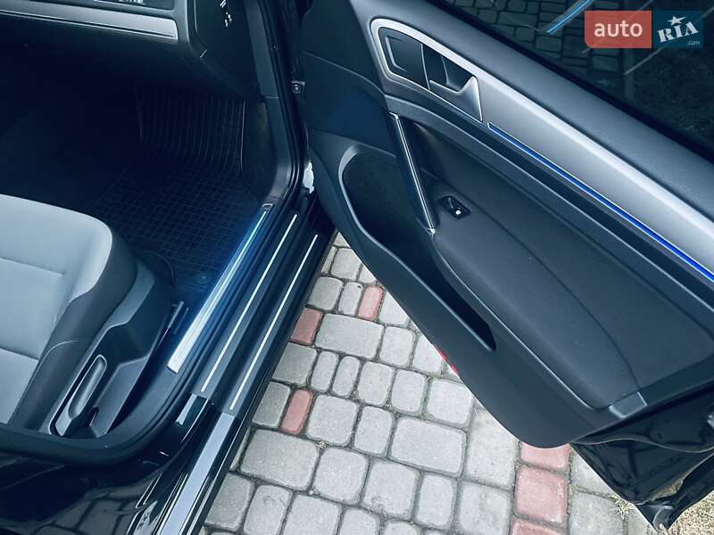 Хэтчбек Volkswagen e-Golf 2014 в Любомле фото 60 Хэтчбек Volkswagen e-Golf 2014 в Любомле