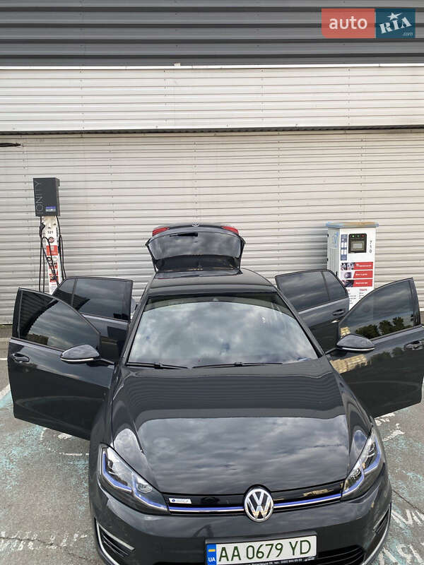 Хэтчбек Volkswagen e-Golf 2018 в Киеве
