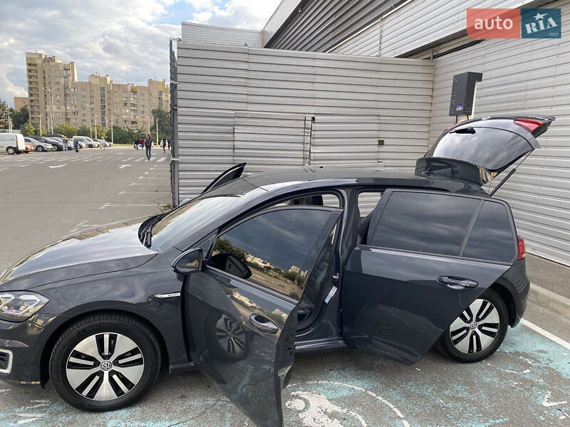 Хэтчбек Volkswagen e-Golf 2018 в Киеве