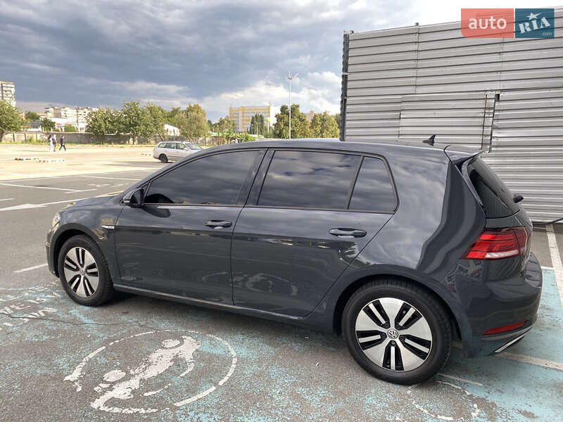 Хэтчбек Volkswagen e-Golf 2018 в Киеве
