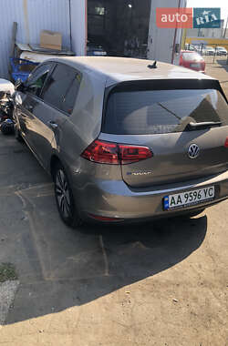 Хетчбек Volkswagen e-Golf 2016 в Києві