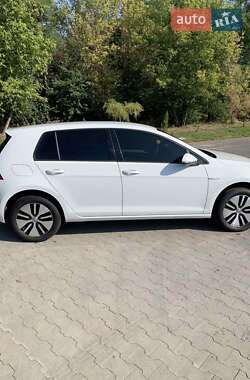 Хетчбек Volkswagen e-Golf 2016 в Умані