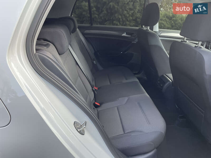 Хетчбек Volkswagen e-Golf 2020 в Павлограді