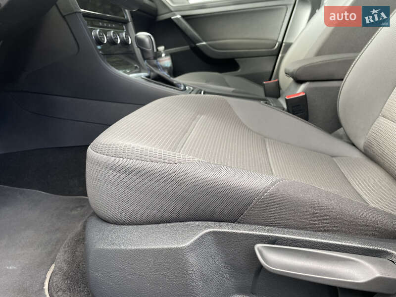 Хетчбек Volkswagen e-Golf 2020 в Павлограді