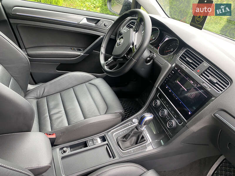 Хэтчбек Volkswagen e-Golf 2018 в Николаеве