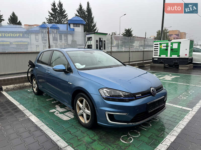 Хэтчбек Volkswagen e-Golf 2015 в 