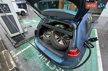 Хэтчбек Volkswagen e-Golf 2015 в 