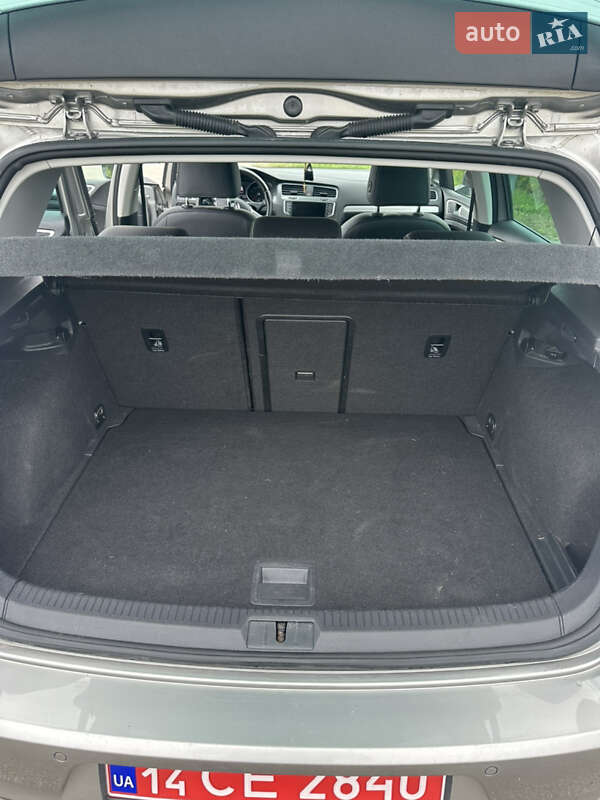 Хетчбек Volkswagen e-Golf 2016 в Городку