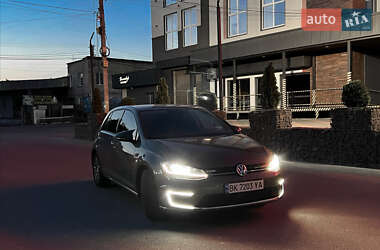 Хэтчбек Volkswagen e-Golf 2019 в 