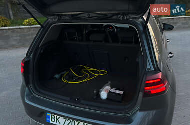 Хэтчбек Volkswagen e-Golf 2019 в 
