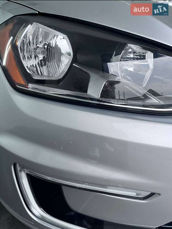 Хэтчбек Volkswagen e-Golf 2015 в Рогатине