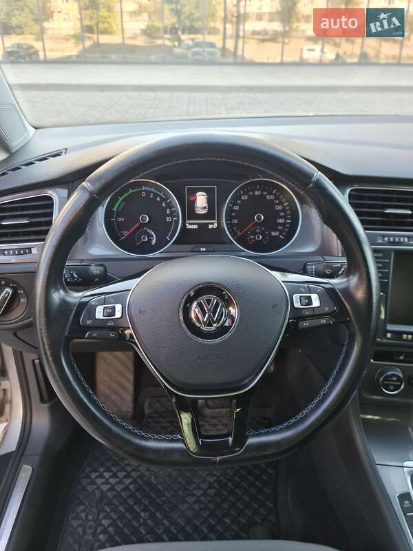 Хэтчбек Volkswagen e-Golf 2015 в Днепре