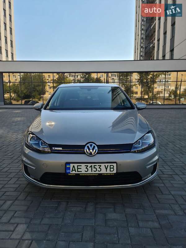 Хэтчбек Volkswagen e-Golf 2015 в Днепре