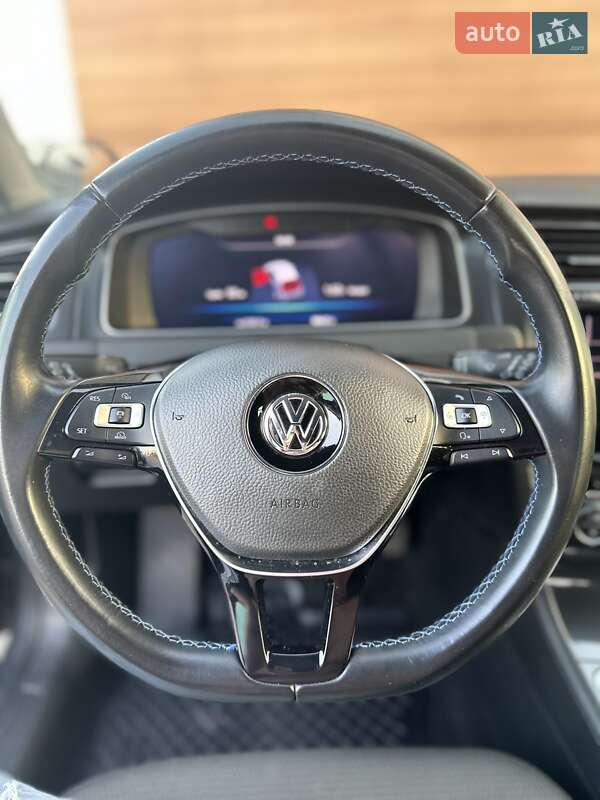 Хэтчбек Volkswagen e-Golf 2018 в Киеве