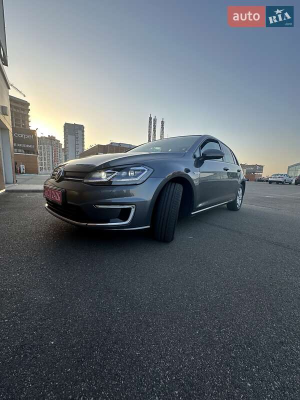 Хэтчбек Volkswagen e-Golf 2018 в Киеве