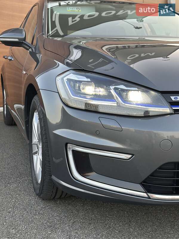 Хэтчбек Volkswagen e-Golf 2018 в Киеве