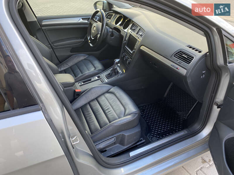 Хетчбек Volkswagen e-Golf 2016 в Чернівцях