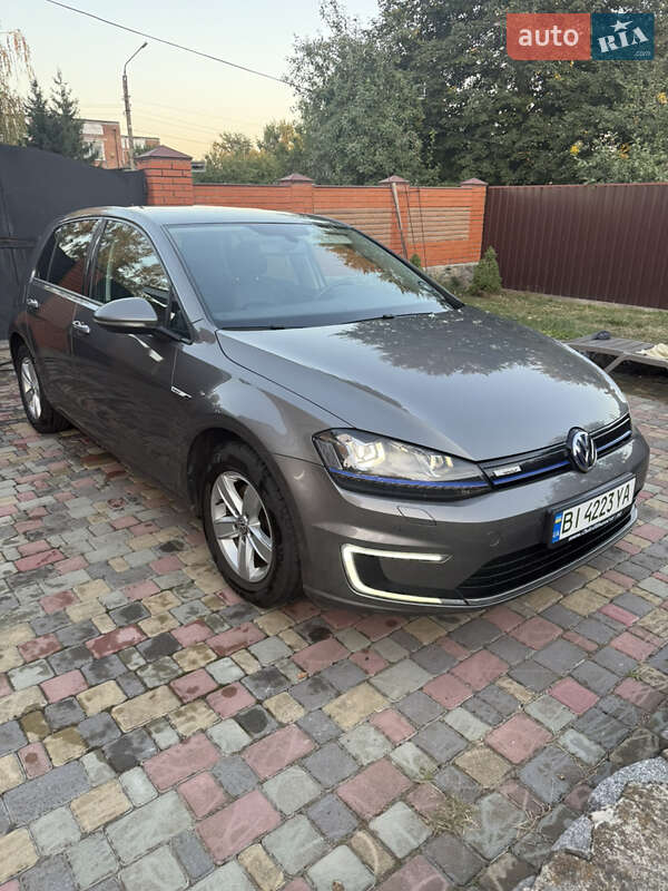 Хетчбек Volkswagen e-Golf 2015 в Полтаві
