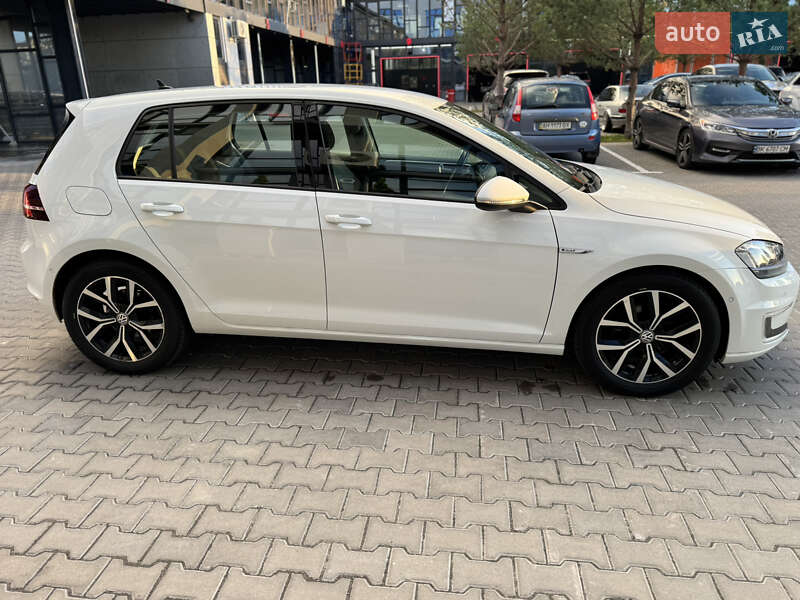 Хэтчбек Volkswagen e-Golf 2015 в Ровно