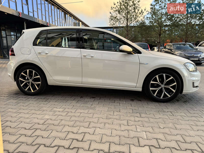 Хэтчбек Volkswagen e-Golf 2015 в Ровно