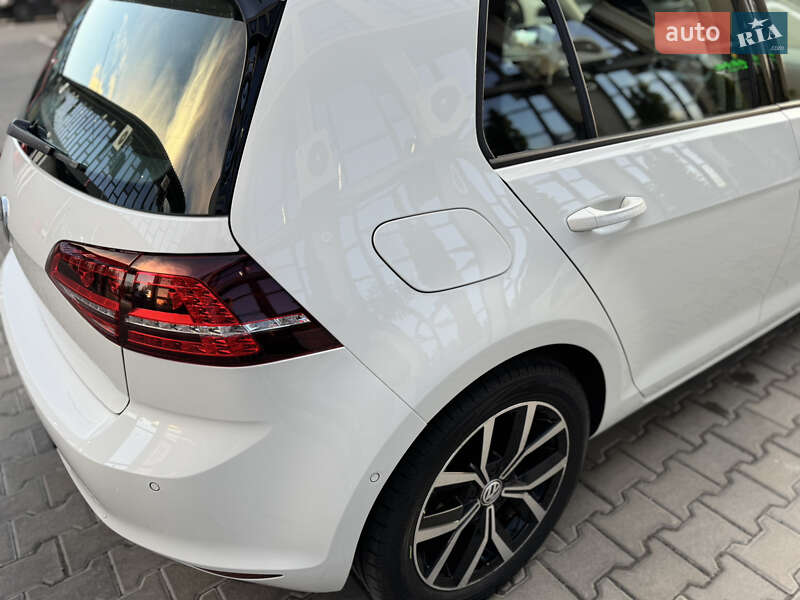 Хэтчбек Volkswagen e-Golf 2015 в Ровно