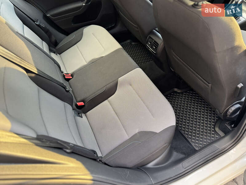 Хэтчбек Volkswagen e-Golf 2015 в Ровно