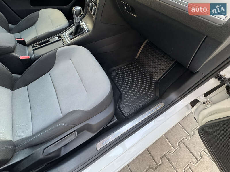 Хэтчбек Volkswagen e-Golf 2015 в Ровно