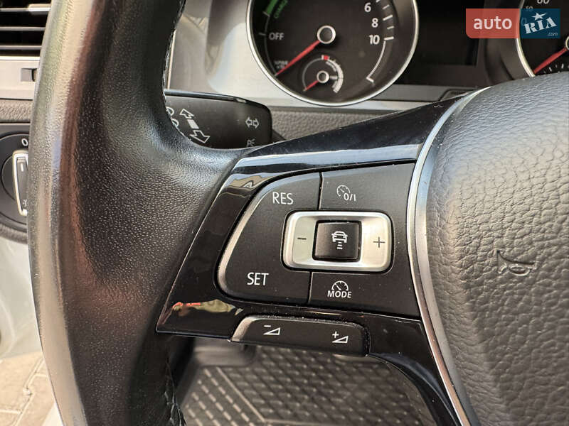 Хэтчбек Volkswagen e-Golf 2015 в Ровно