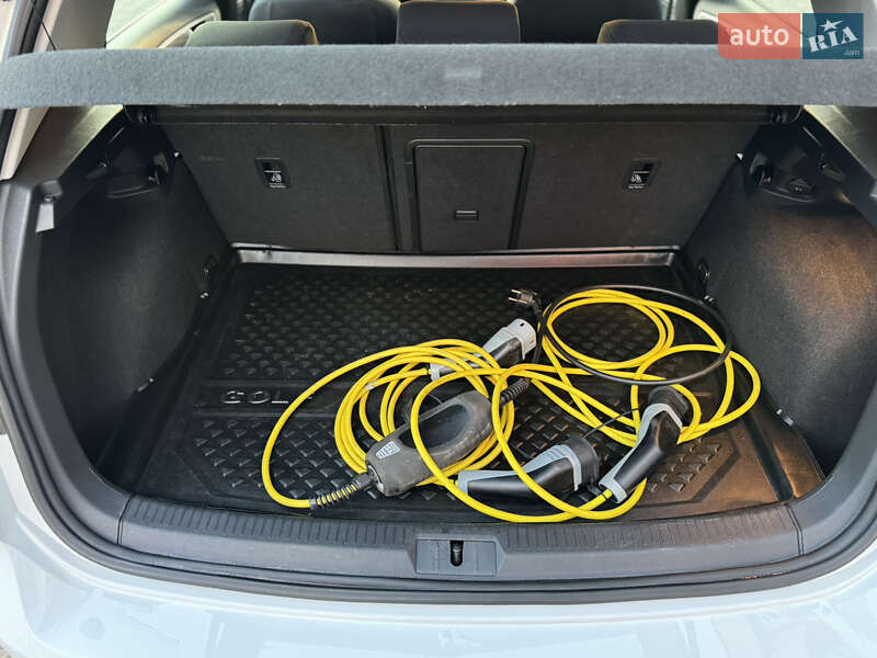 Хэтчбек Volkswagen e-Golf 2015 в Ровно