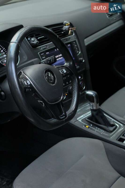 Хетчбек Volkswagen e-Golf 2015 в Києві фото 14 Хетчбек Volkswagen e-Golf 2015 в Києві