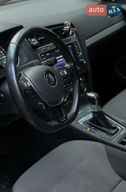 Хэтчбек Volkswagen e-Golf 2015 в 