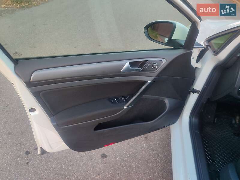 Хетчбек Volkswagen e-Golf 2017 в Кривому Розі