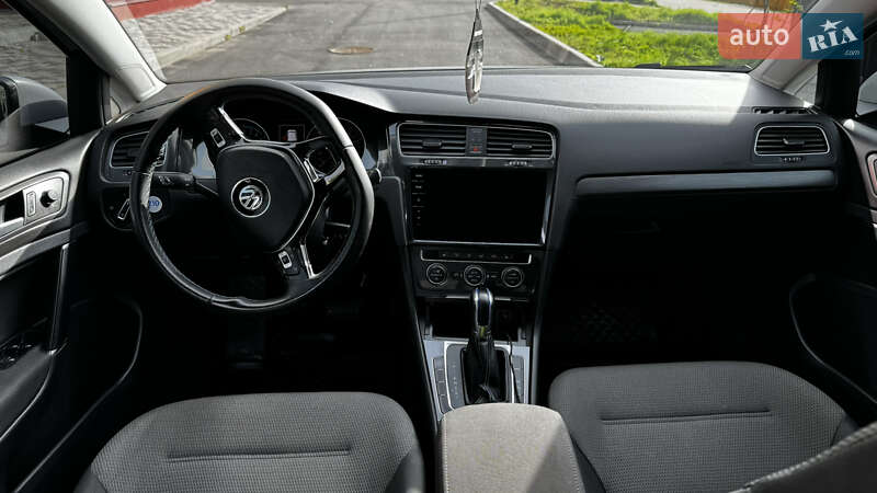 Хетчбек Volkswagen e-Golf 2017 в Миронівці