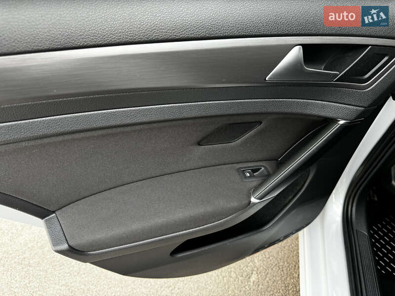 Хетчбек Volkswagen e-Golf 2017 в Миронівці