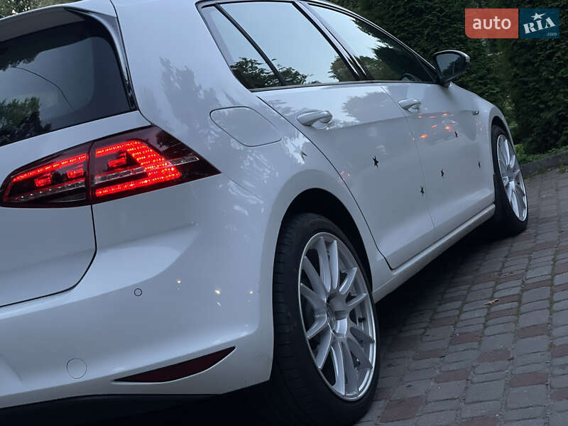 Хетчбек Volkswagen e-Golf 2015 в Львові фото 12 Хетчбек Volkswagen e-Golf 2015 в Львові