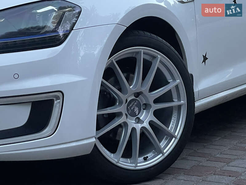 Хетчбек Volkswagen e-Golf 2015 в Львові фото 25 Хетчбек Volkswagen e-Golf 2015 в Львові