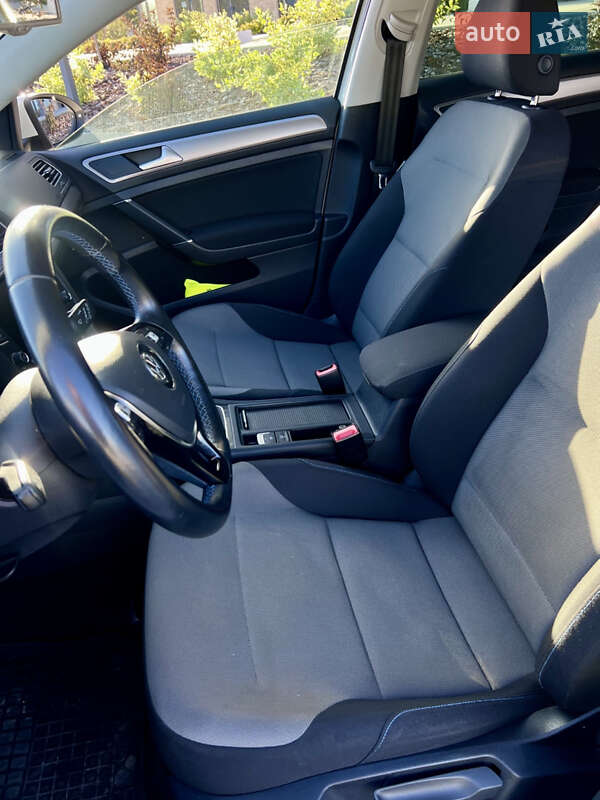 Хэтчбек Volkswagen e-Golf 2014 в Кропивницком