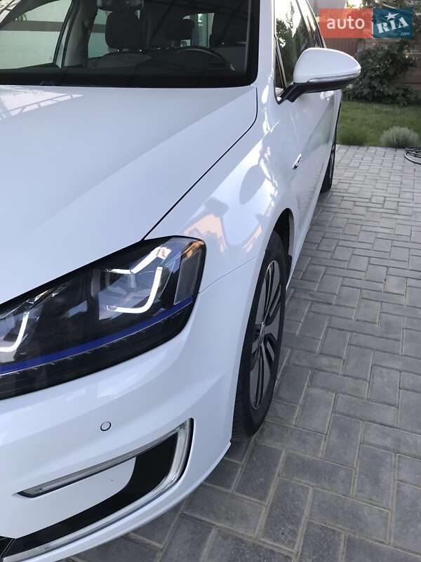 Хэтчбек Volkswagen e-Golf 2015 в Виннице