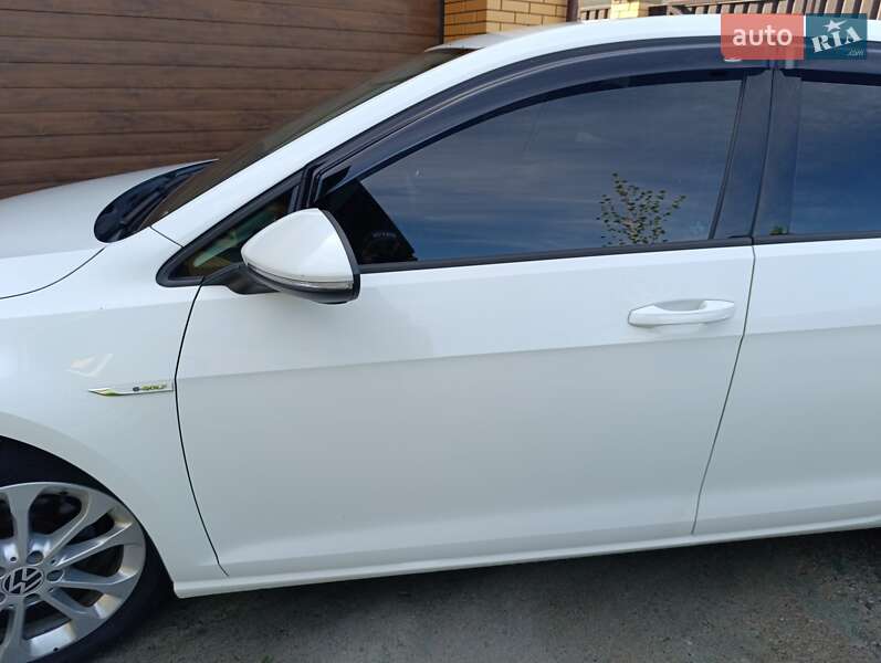 Хэтчбек Volkswagen e-Golf 2014 в Виннице