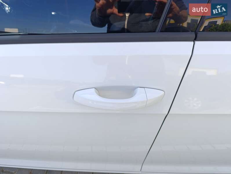 Хэтчбек Volkswagen e-Golf 2014 в Виннице