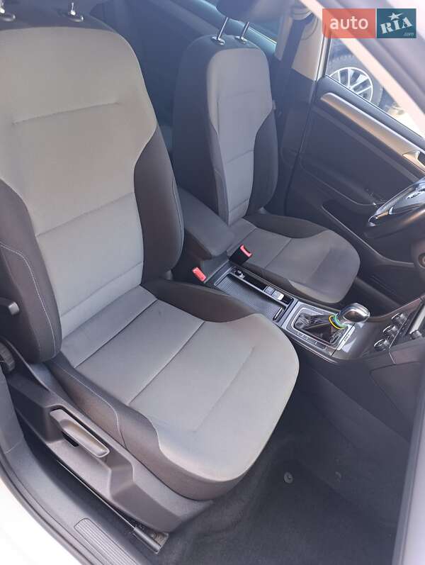 Хэтчбек Volkswagen e-Golf 2014 в Виннице