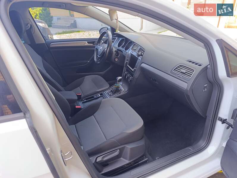 Хэтчбек Volkswagen e-Golf 2014 в Виннице