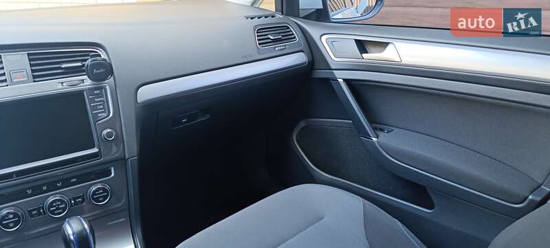 Хэтчбек Volkswagen e-Golf 2014 в Виннице