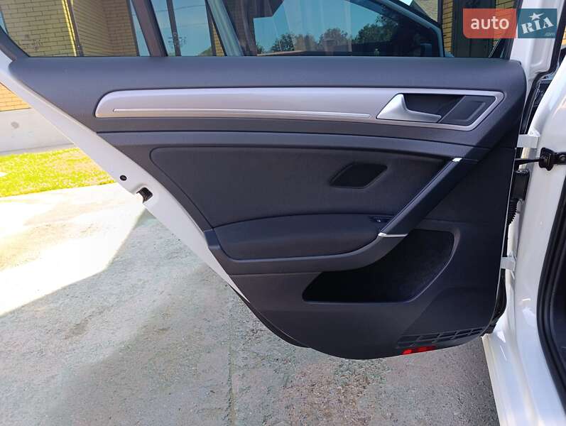 Хэтчбек Volkswagen e-Golf 2014 в Виннице