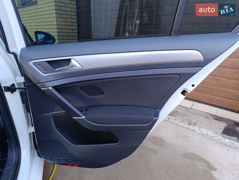 Хэтчбек Volkswagen e-Golf 2014 в Виннице