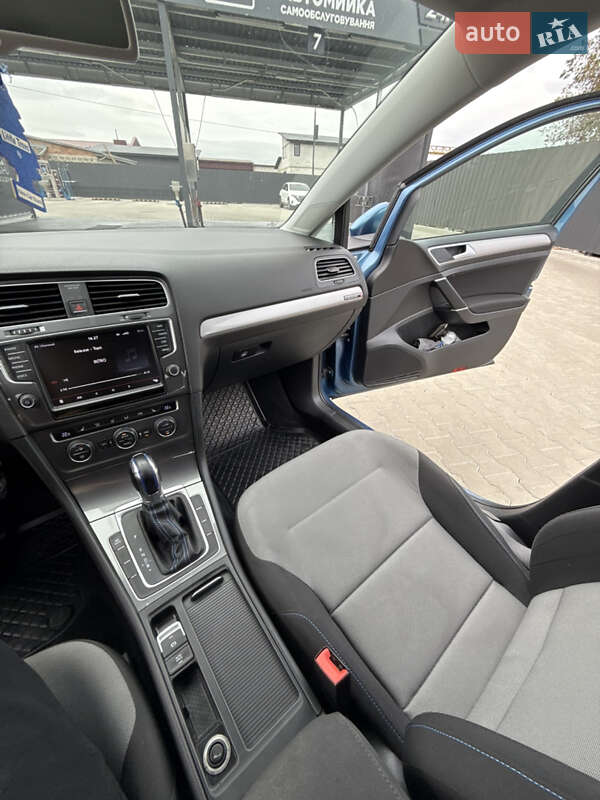 Хетчбек Volkswagen e-Golf 2015 в Луцьку