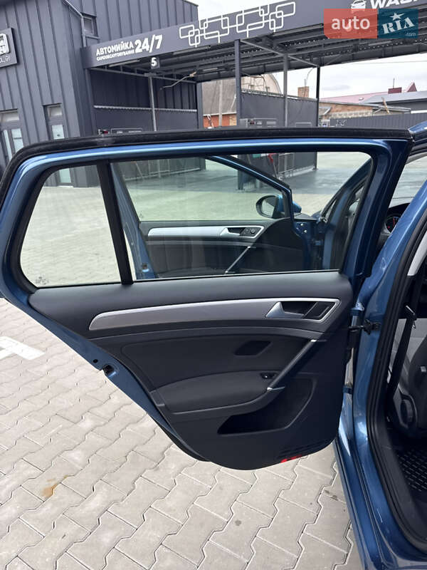 Хетчбек Volkswagen e-Golf 2015 в Луцьку