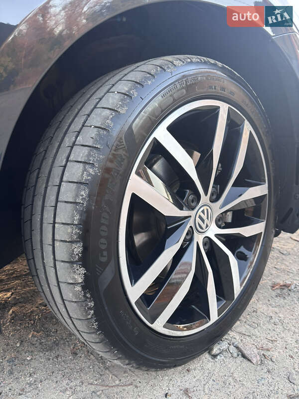 Хэтчбек Volkswagen e-Golf 2019 в Украинке