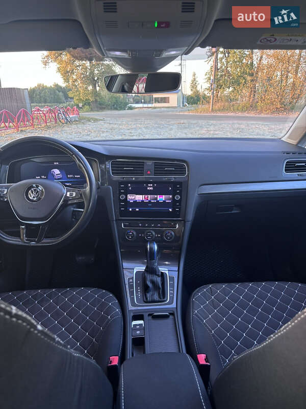 Хэтчбек Volkswagen e-Golf 2019 в Украинке